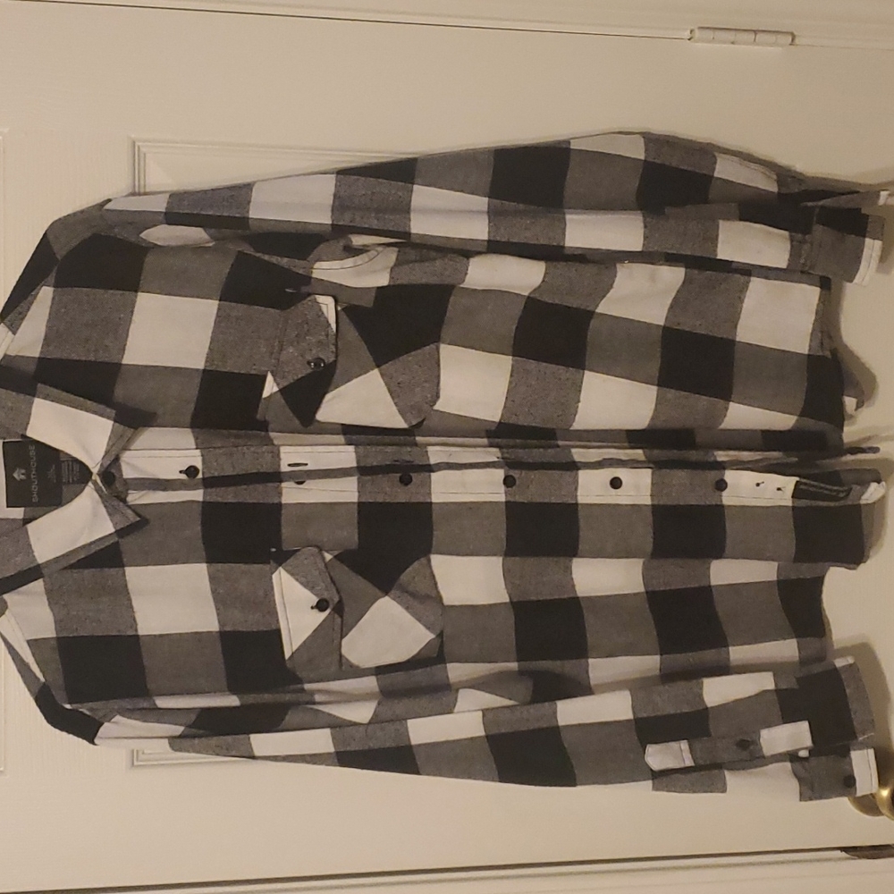 Button-down plad shirt